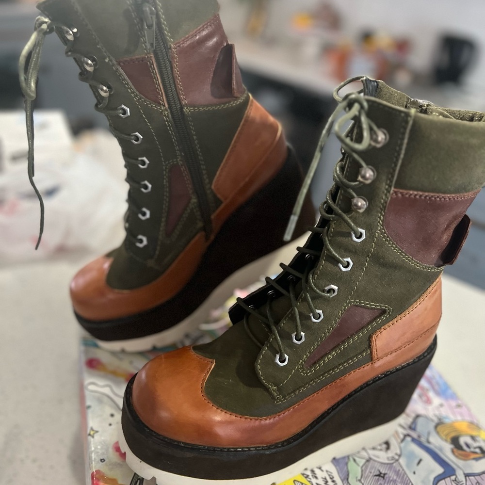 Boot - Picture 3 of 3